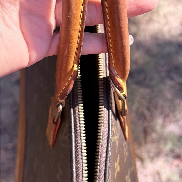 Authentic Louis Vuitton Alma - Picture 10 of 14